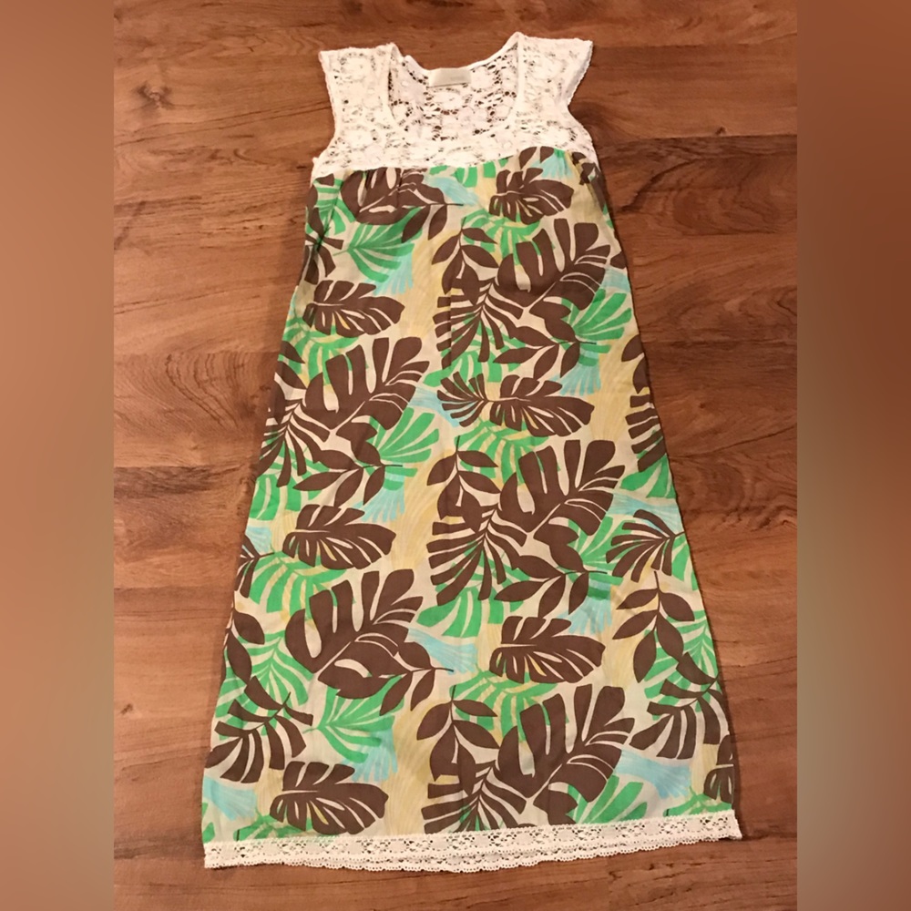 EUC stunning Lace Floral Hawaiian Dress From Urban outfitters Size Small S Midi